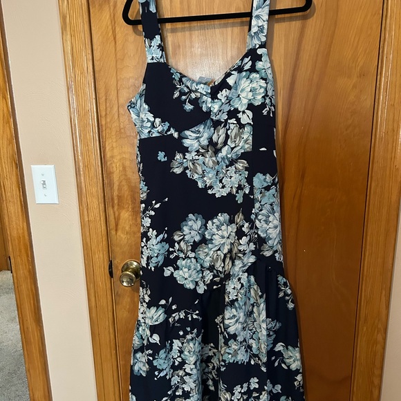 New with tags!! Maurices Navy and White Floral Dress - Picture 1 of 3